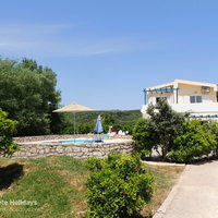 09 Villa Adelphi and pool terrace.